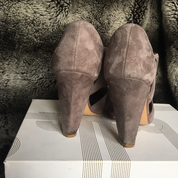 Belle by Sigerson Morrison Suede Oxford Pump - Picture 7 of 8